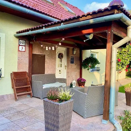 Simihouse Semesterbostad Nova Bana